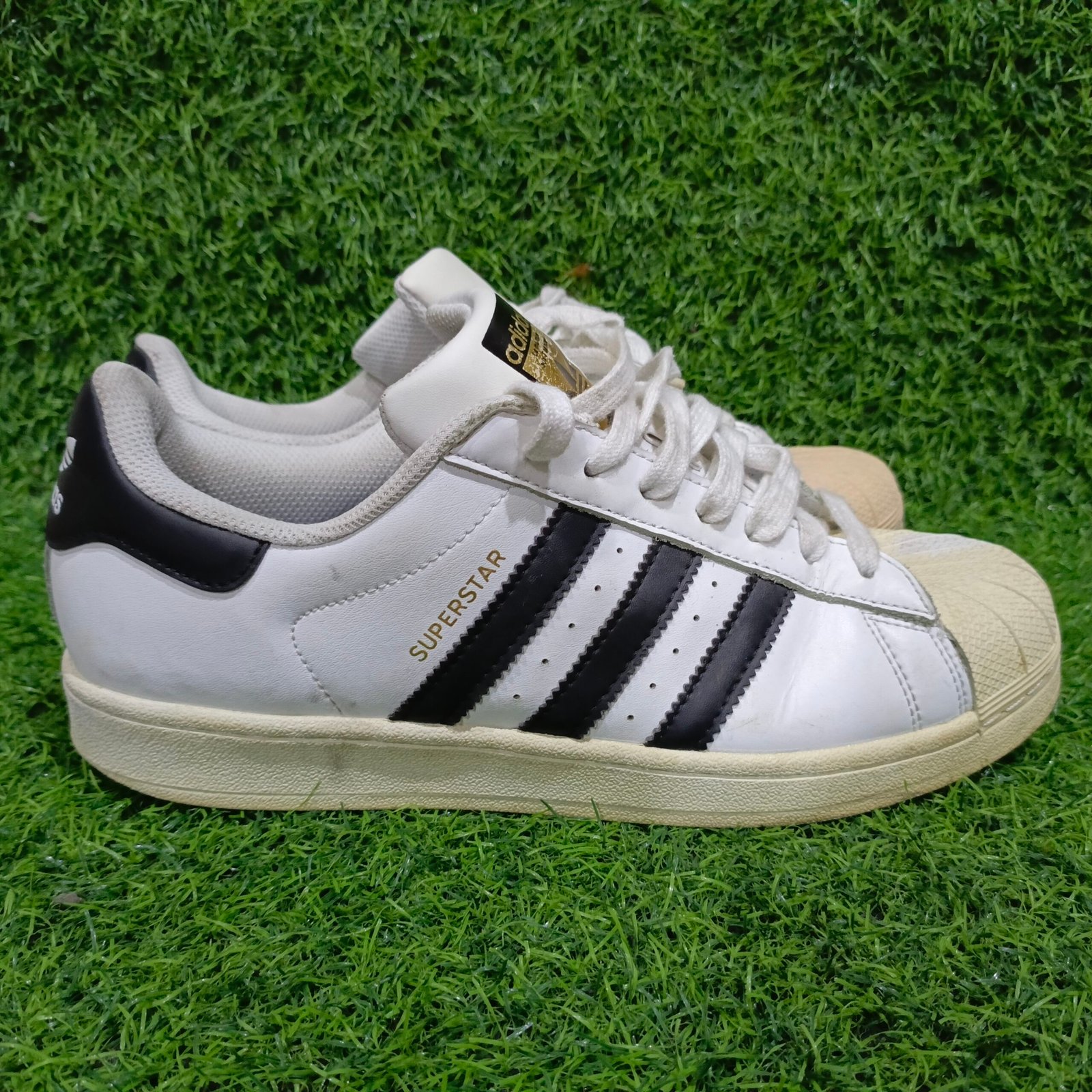Adidas Superstar OG (Size: 42-43) - Image 3