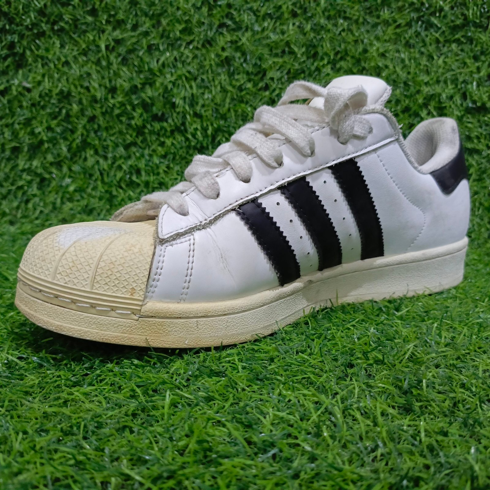 Adidas Superstar OG (Size: 42-43) - Image 5