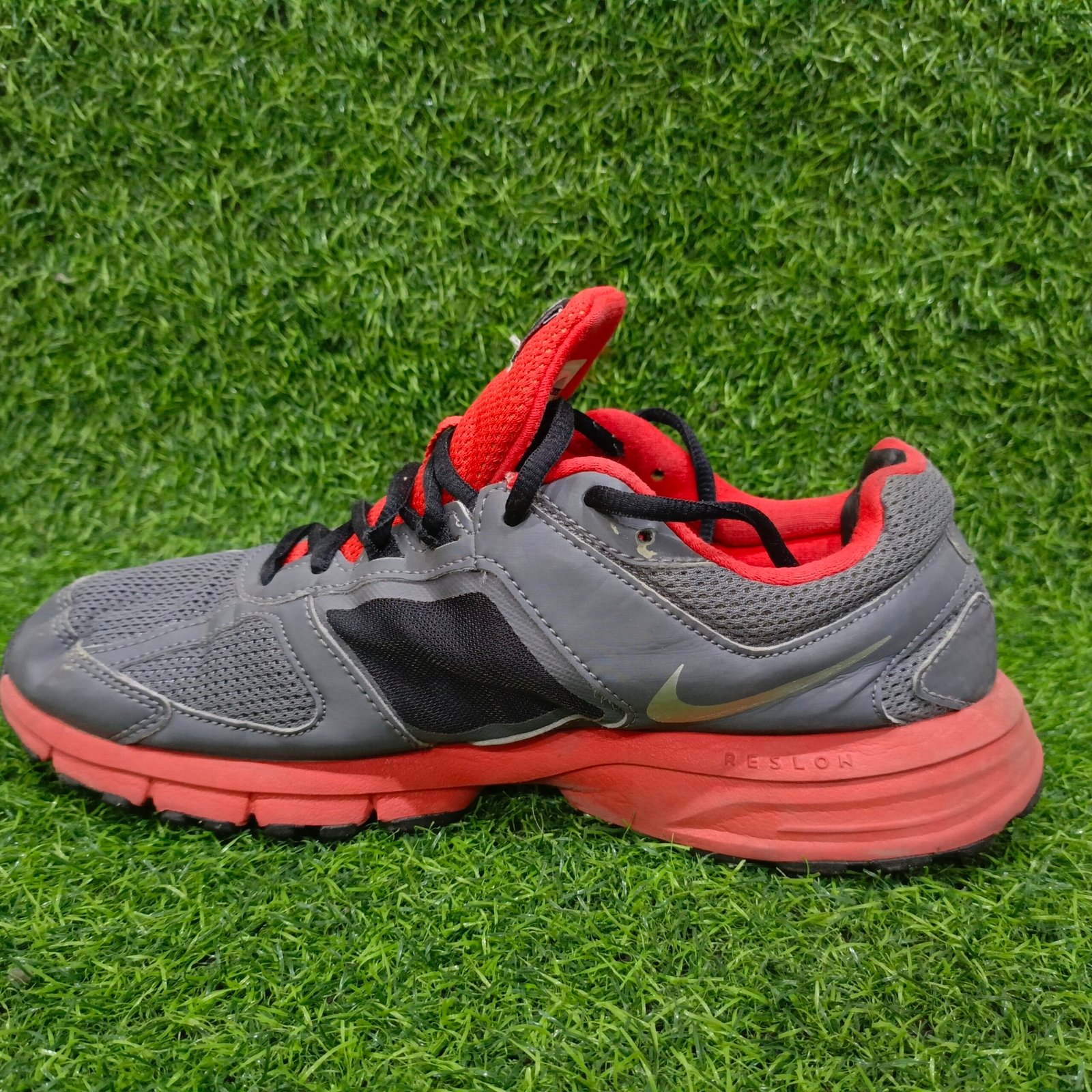 Nike Air Pulse TR (Size: 41-42) - Image 2