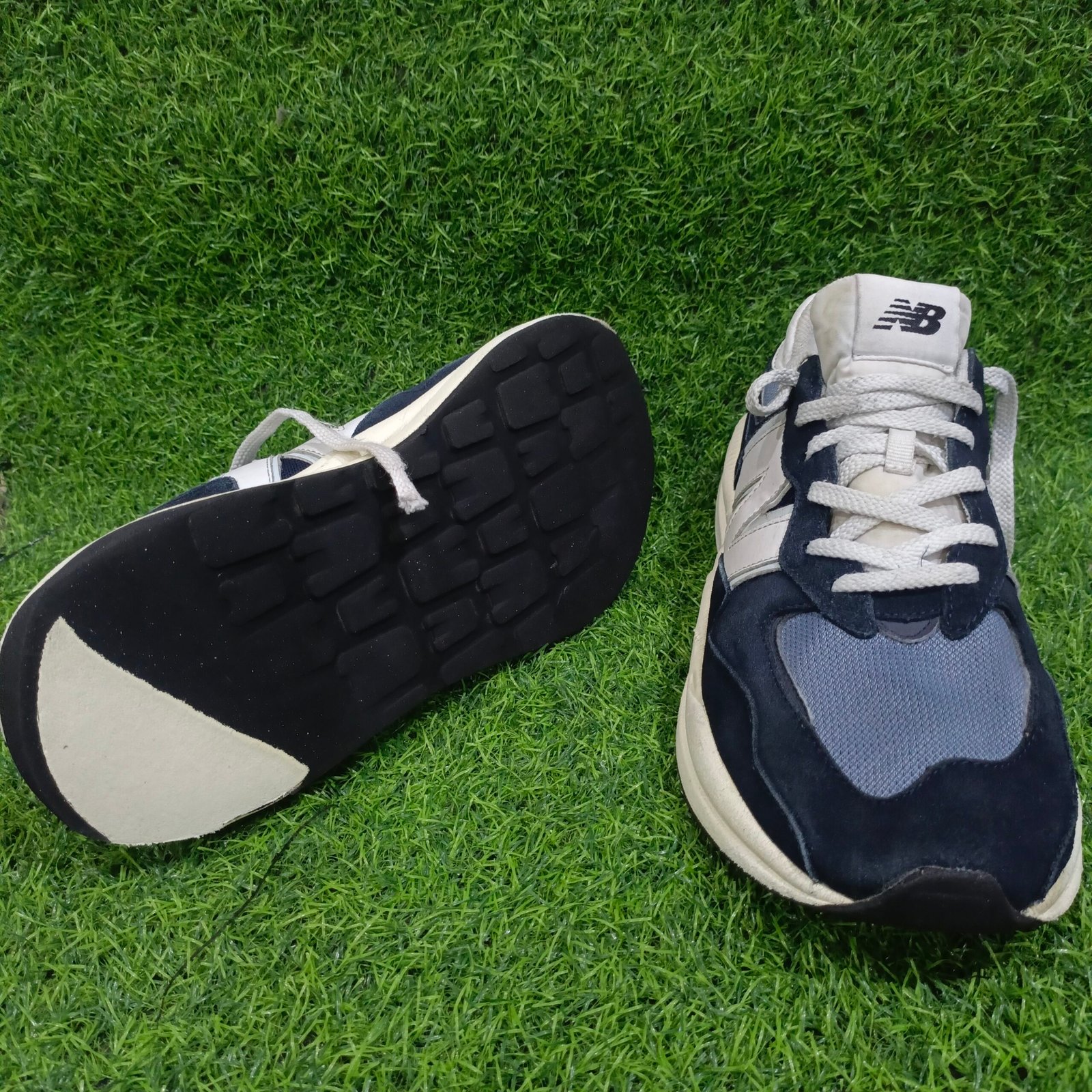 New Balance 5730 Thrift Sneakers (Size:43-43.5) - Image 4