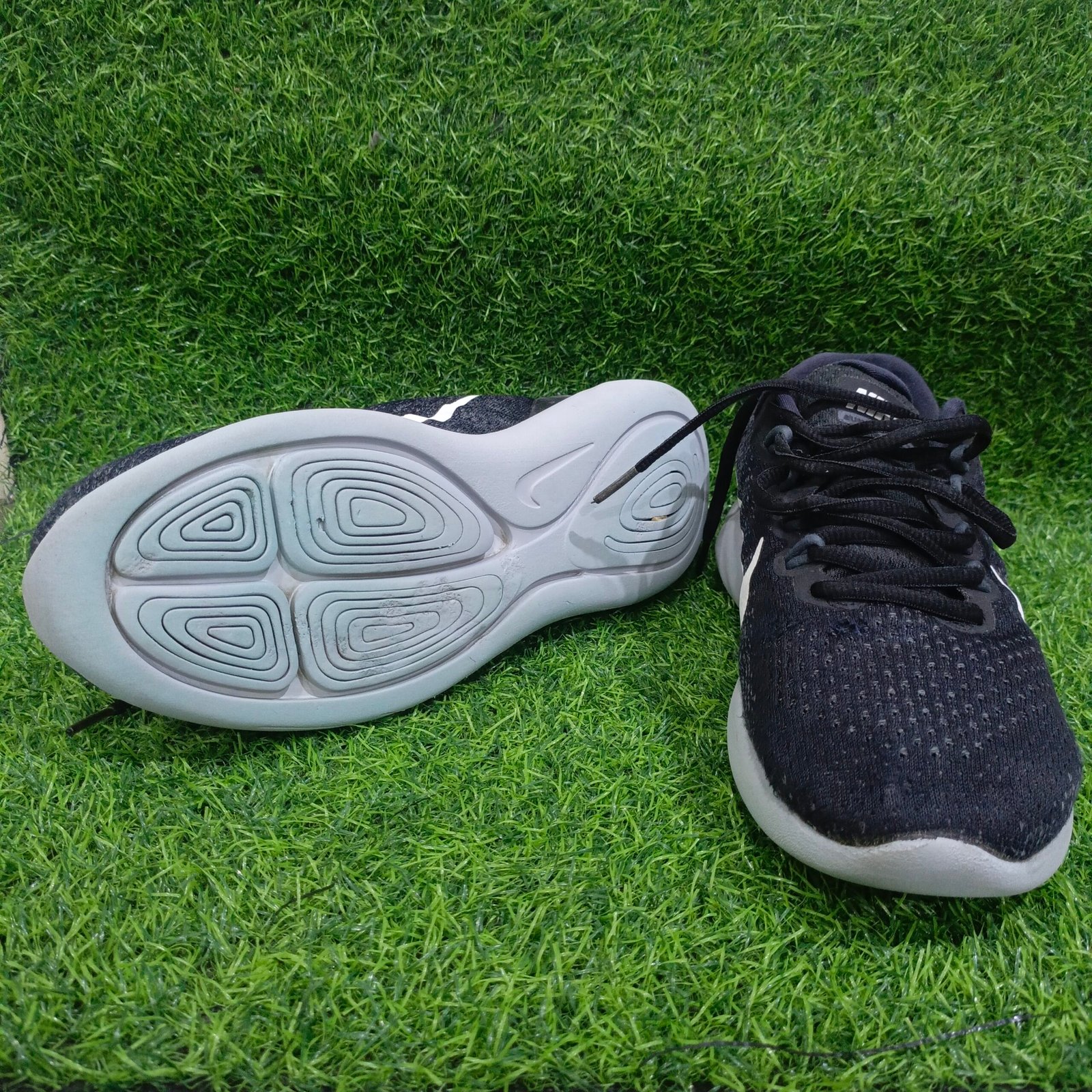 Nike Lunarlon Running Shoes (Size: 41-42) - Image 4